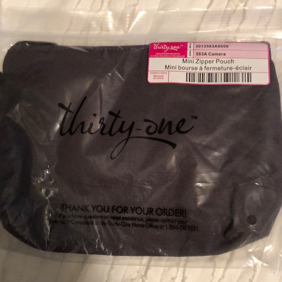 Thirty-One mini zipper pouch camera print - Picture 2 of 3